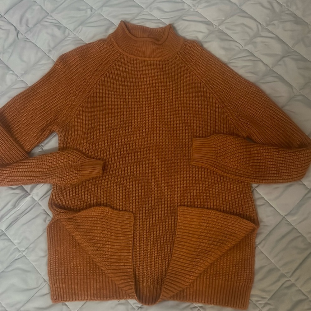 BoohooMAN Split Hem Short Turtle neck Cable Knit Sweater Medium